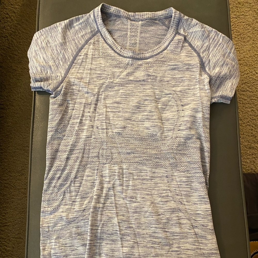 Lululemon tshirt